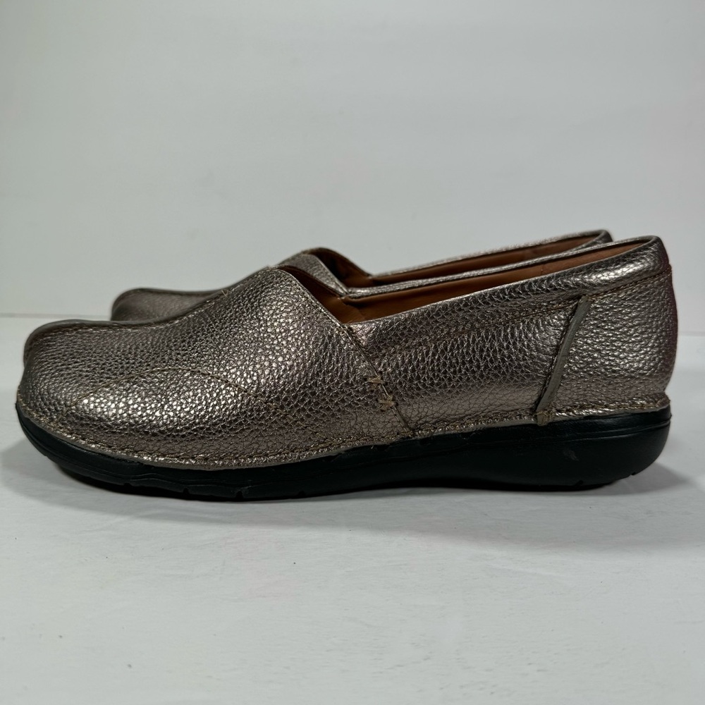 Clarks Un Loop Stride Pebble Metallic Leather Sli… - image 6